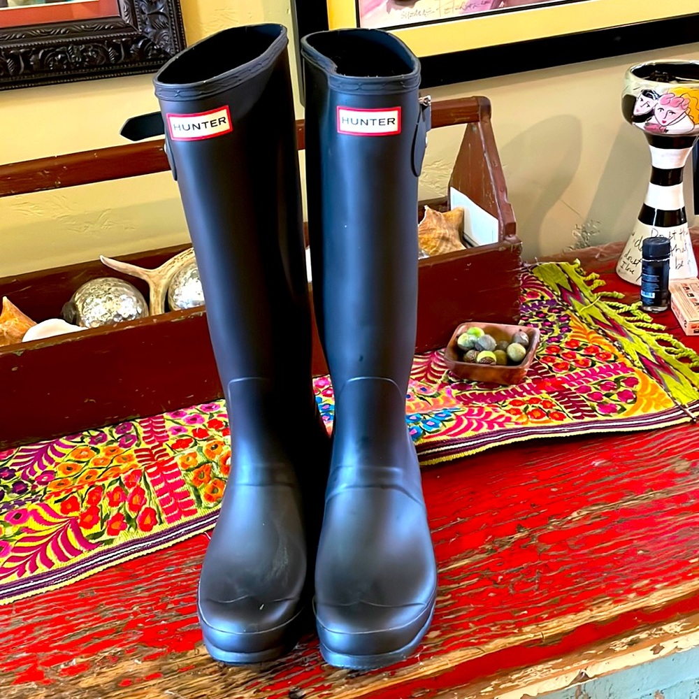 Tall Back Logo Rain Boots. Size 10.  Great condition
